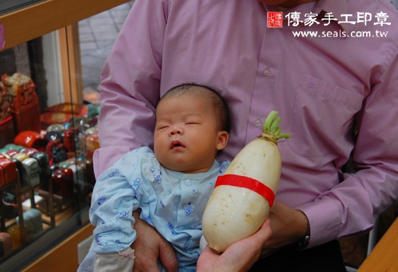 吳寶寶(新北永和區到府嬰兒寶寶滿月剃頭理髮、免費到府嬰兒剃胎毛儀式吉祥話)。到府剃頭剃胎毛主持、專業拍照、DVD光碟、證書。★購買「臍帶章、肚臍章、胎毛筆刷印章」贈送：剃頭、收涎、抓周，三選一。2015.10.25 照片12